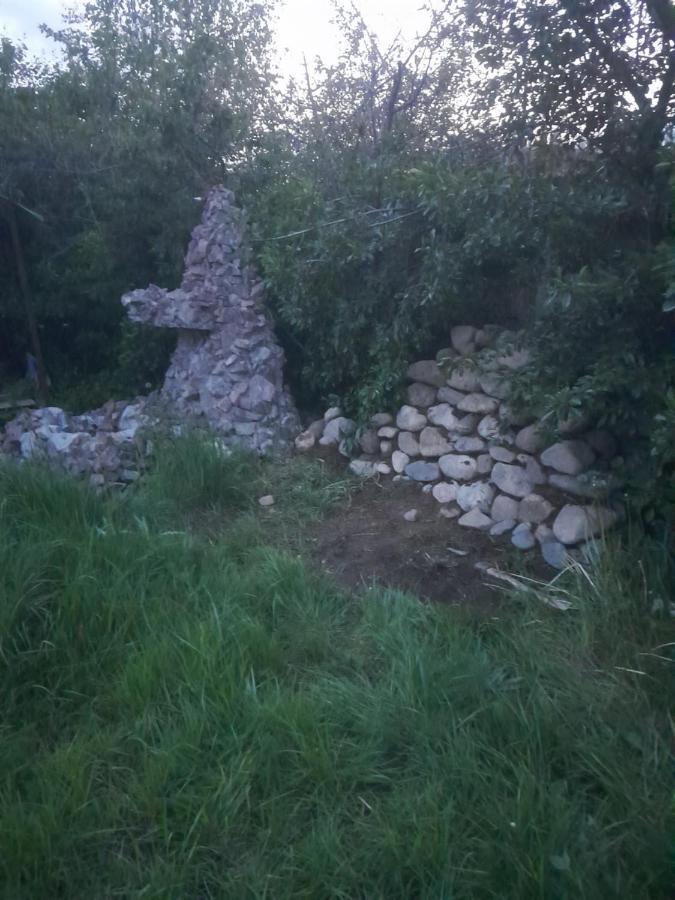 Waterfall In The Yard 카라콜 외부 사진